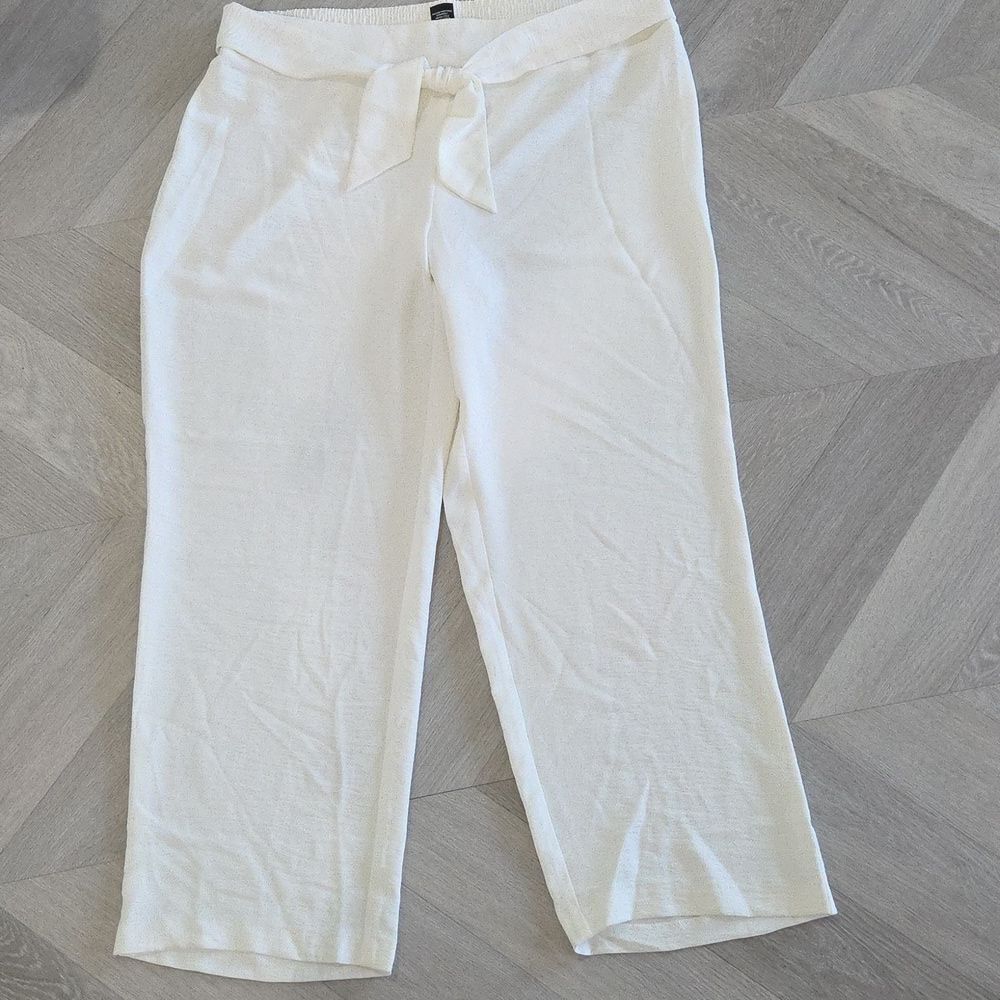 Soho Apparel Womans White Wige Leg Flowy Pants, Size Large